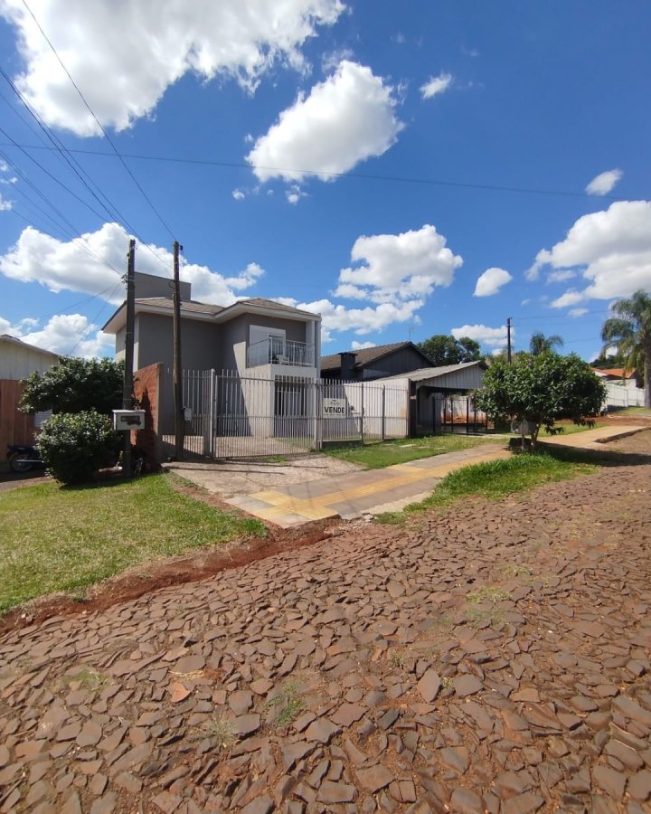 Casa à Venda- Vila Flores