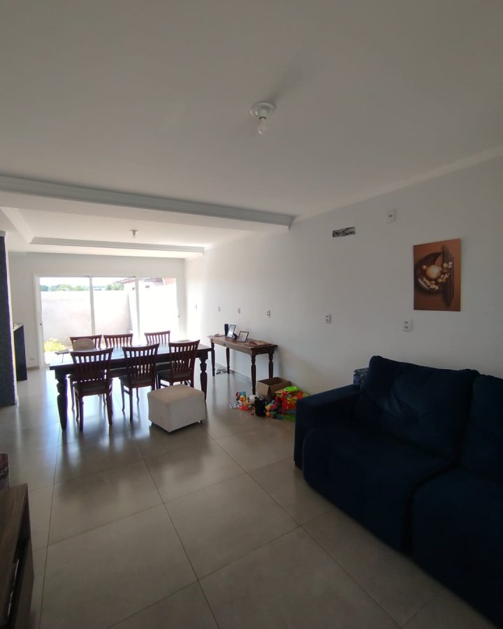 Casa à Venda- Vila Flores