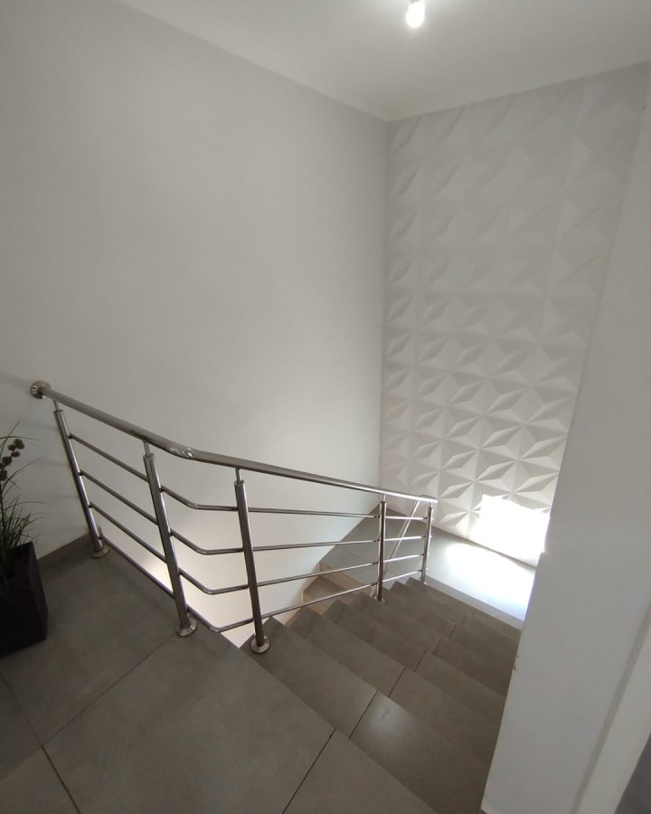 Casa à Venda- Vila Flores
