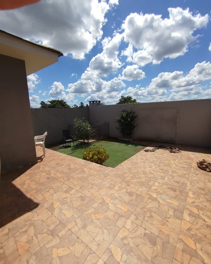 Casa à Venda- Vila Flores