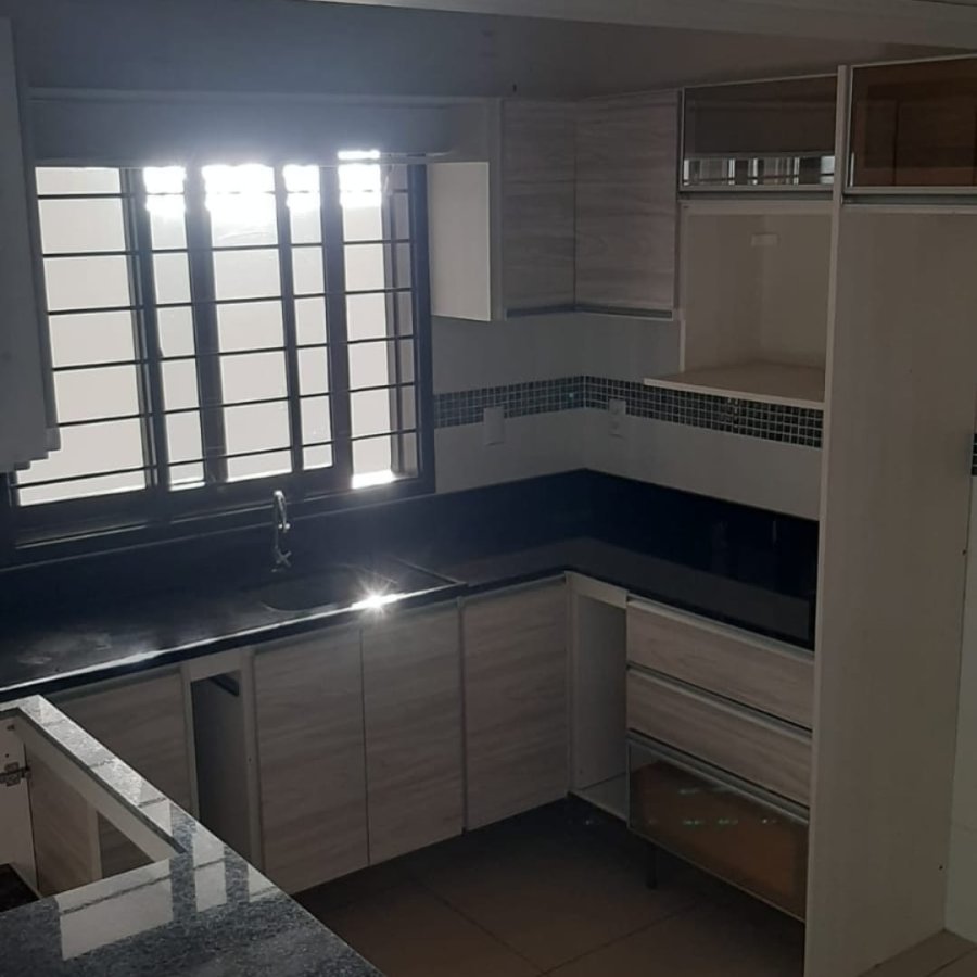 CASA  À VENDA- Central (Próximo IFF)