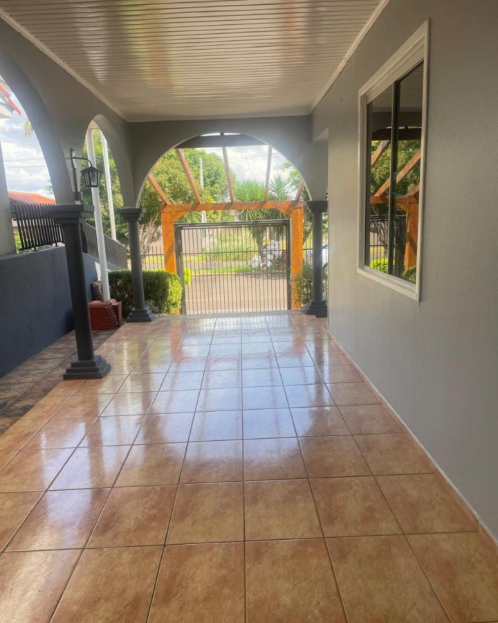 Casa à Venda - Ouro Verde